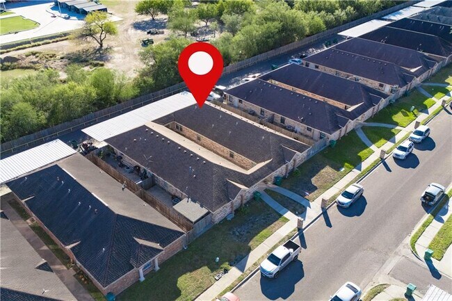 Building Photo - 1600 E Quail St