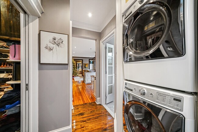 Building Photo - 415 W Union St