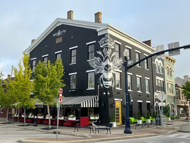Building Photo - 2 N Market St