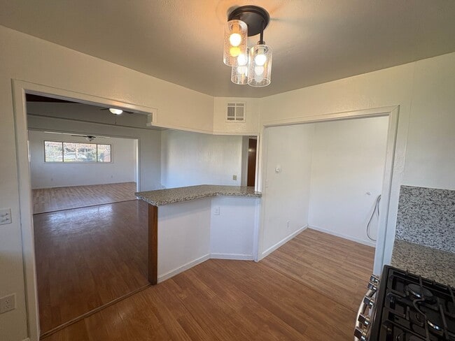 Building Photo - 4302