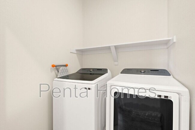 Building Photo - 2702 Barnstormer St