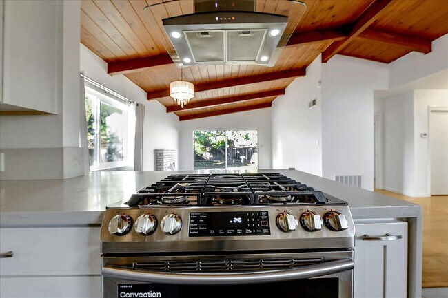 Building Photo - MID-CENTURY MODERN ON WILLOW GLEN BORDER -  SPACIOUS LOT