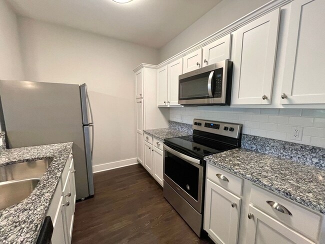 Building Photo - Beautiful Condo! Views & Nature from Every Window! Pet Friendly! Required Insurance & Air Filters...