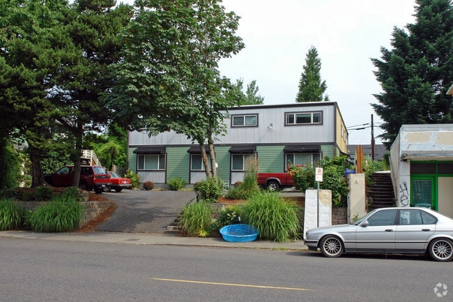 Primary Photo - 3111 SE Belmont St