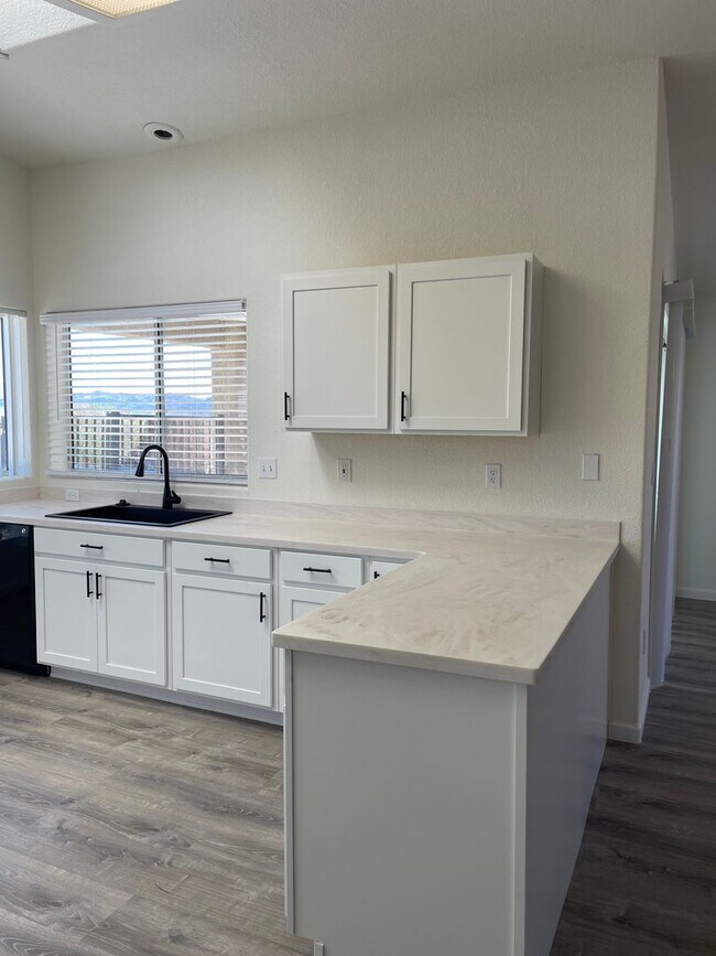 Building Photo - 1171 Regency Dr