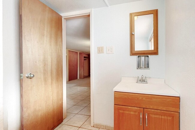 Building Photo - Charming 3 bedroom, 2 bath home in Central El Paso! Special No admin fee, $29 application fee!