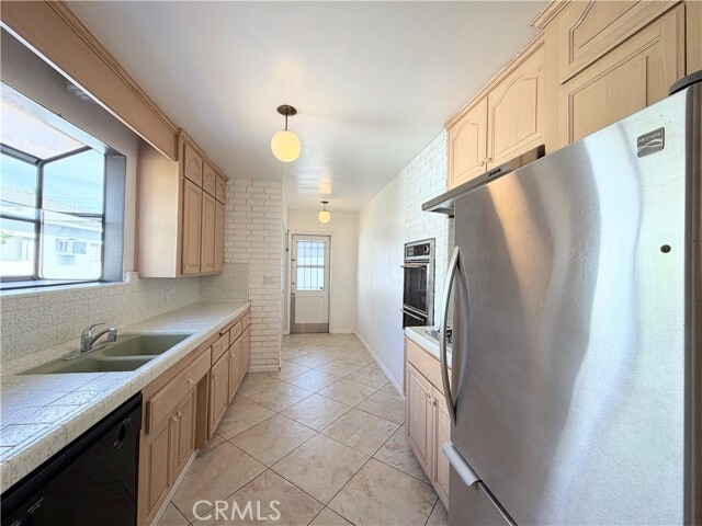 Building Photo - 708 Violeta Dr