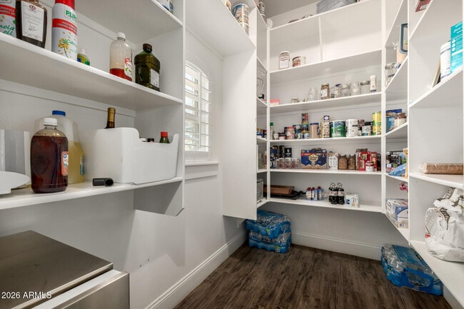 Building Photo - 2013 E Mallory St