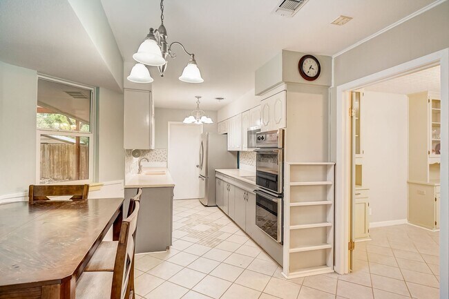 Building Photo - Welcome to this beautiful 3-bedroom, 2-bat...