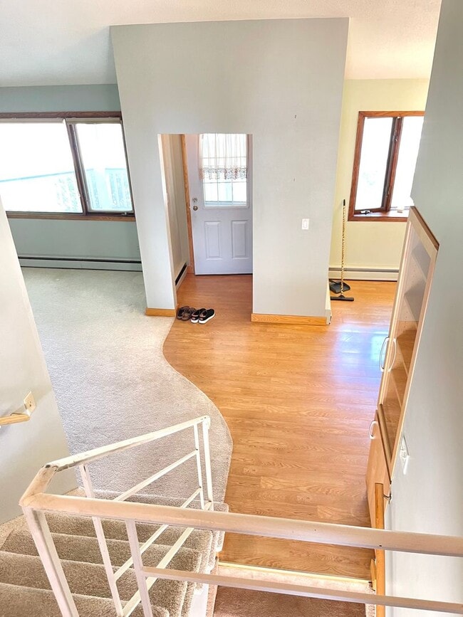 Building Photo - AVAILABLE AUGUST 18TH - Gorgeous 3 Bed 2 b...
