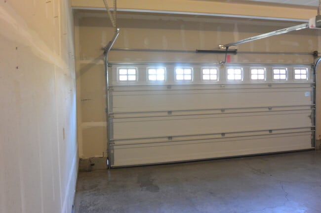 Building Photo - 6307 NE 59th Ct