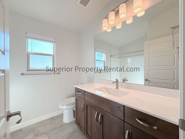 Building Photo - 4 bed, 2 bath home w/2car garage