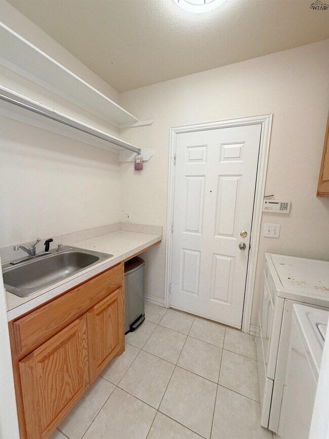 Building Photo - 4506 Hollow Ridge Dr