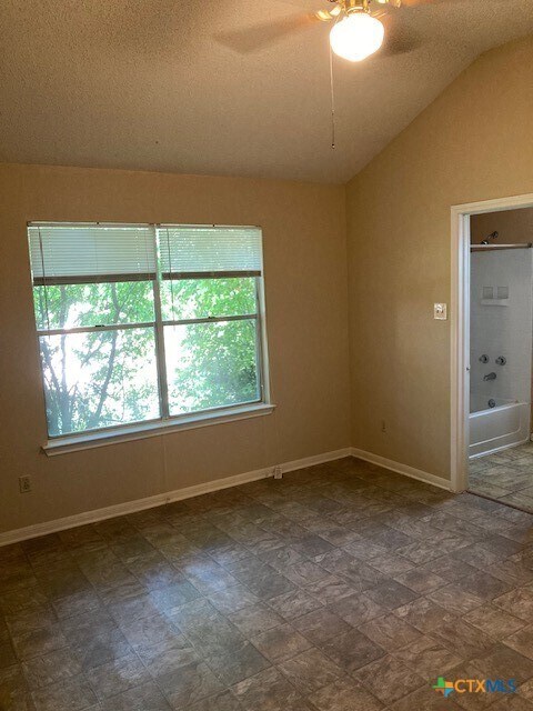 Building Photo - 303 Appaloosa Dr