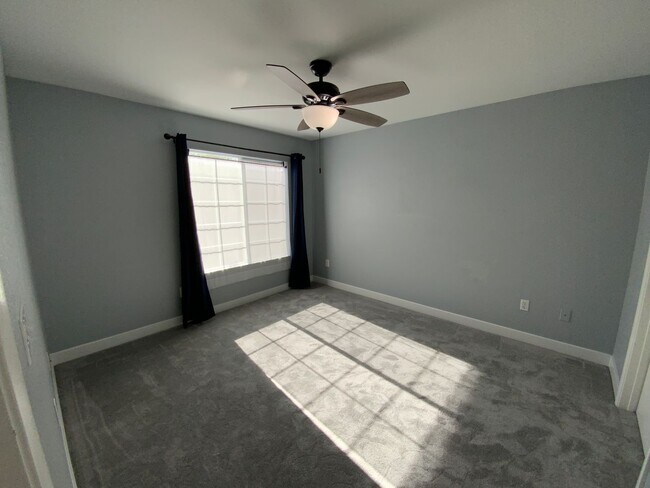 Building Photo - 2 Bed, 2 Bath, Condo with Pools, Fitness Center & Balcony located in Las Vegas, Nevada.