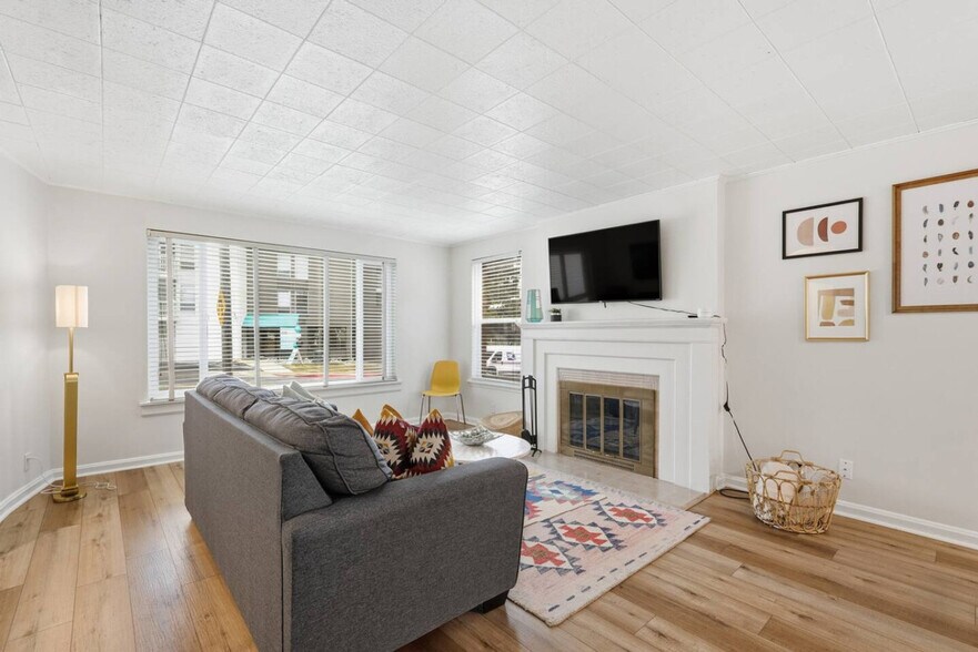 Building Photo - 237 N Center St