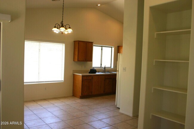 Building Photo - 516 E Vogel Ave