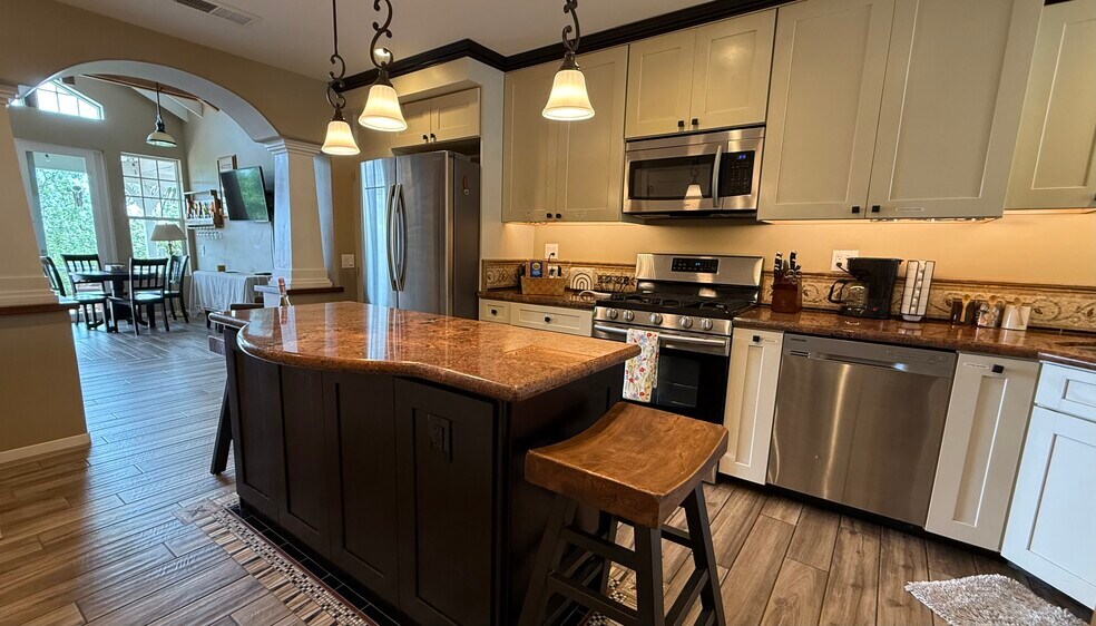 Wide Granite Island - 1507 San Jose St