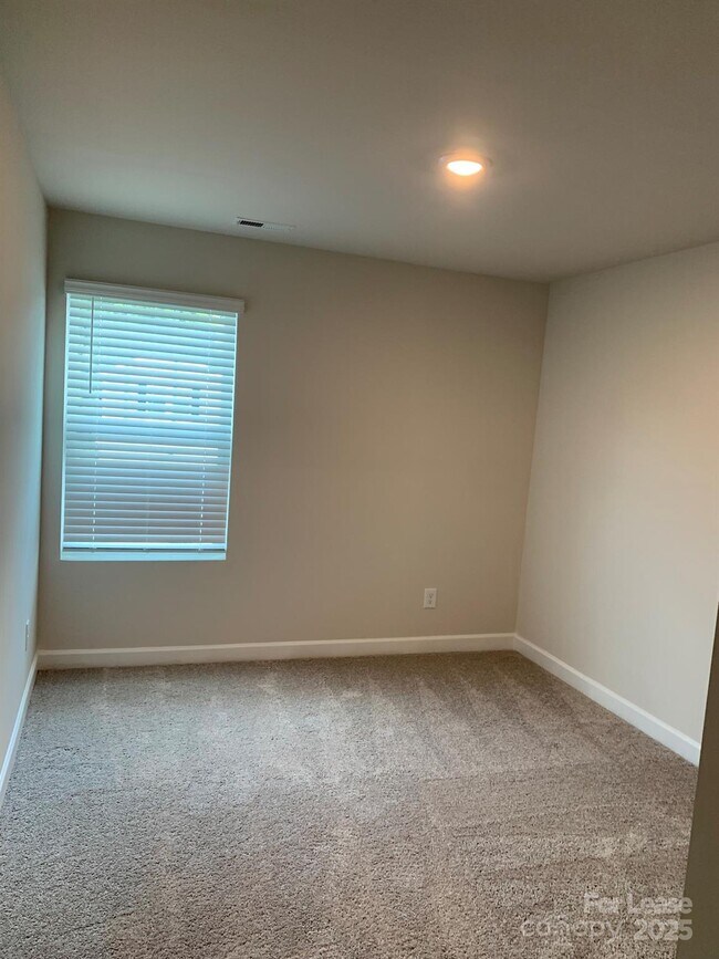 Building Photo - 2316 Belterra Dr