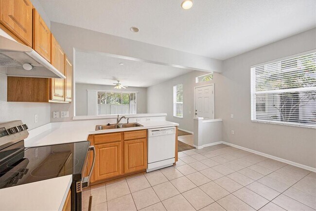 Building Photo - 4920 Pond Ridge Dr