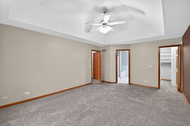 Building Photo - 1163 Shoreline Dr