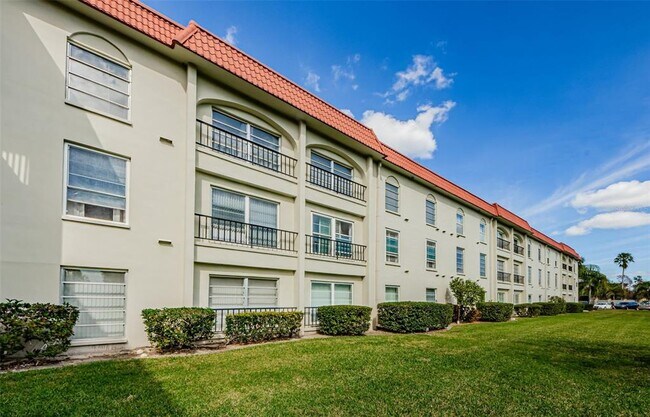 Building Photo - 2700 Bayshore Blvd