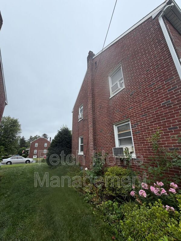 Building Photo - 903 Green Terrace