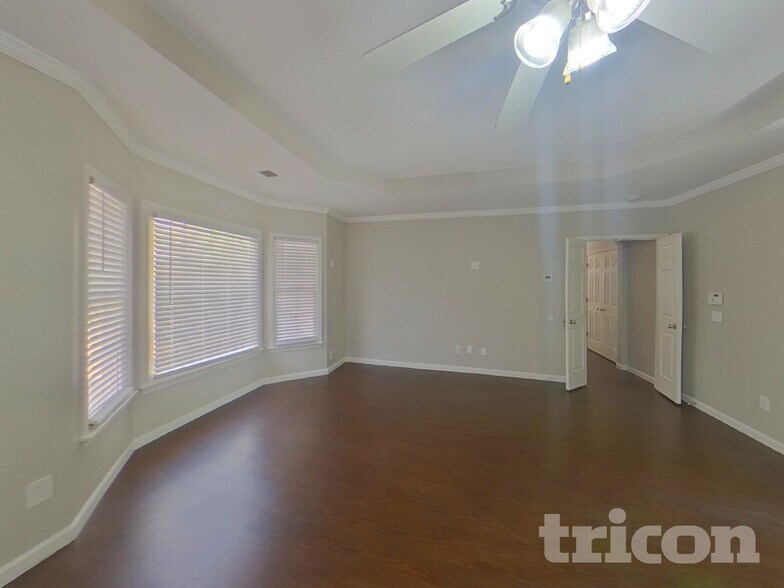 Building Photo - 275 Lawrence Pl