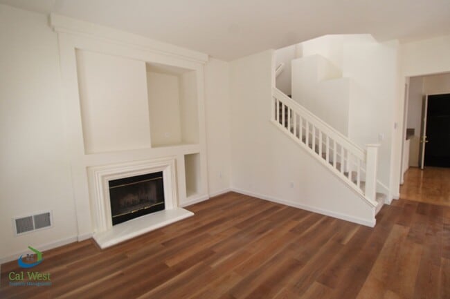 Building Photo - $6,195 - Gorgeous 2 Story 3 Bedroom 2.5 Bath Home steps away from Downtown Mountain View and Cal ...