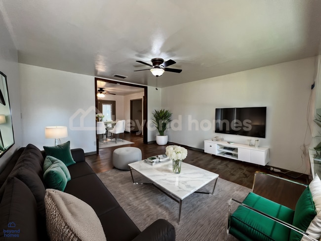 Building Photo - Beautifully Updated 4 Bedroom Home with Stunning Lakefront Views - Ready for You to Move-In!