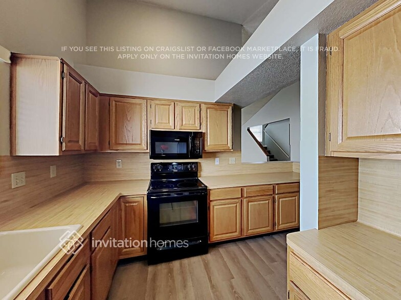 Building Photo - 446 E Wescott Dr