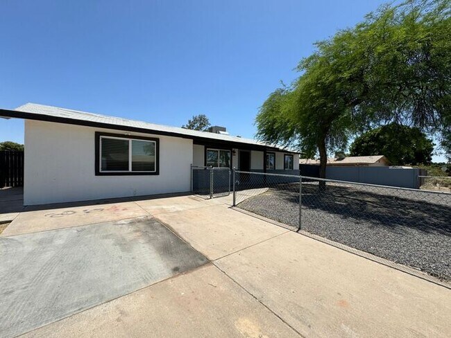 Building Photo - Apply Here: https://realty480pm.appfolio.c...