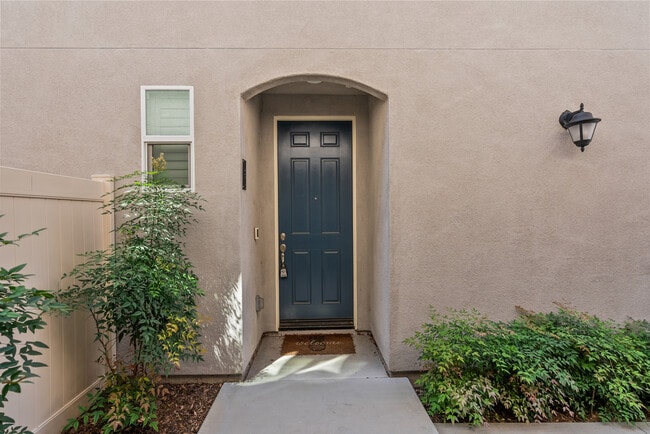 Building Photo - 14610 Isla Vista Dr