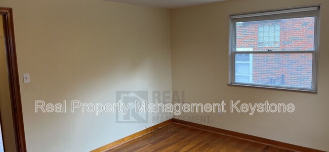 Building Photo - 910 9th St