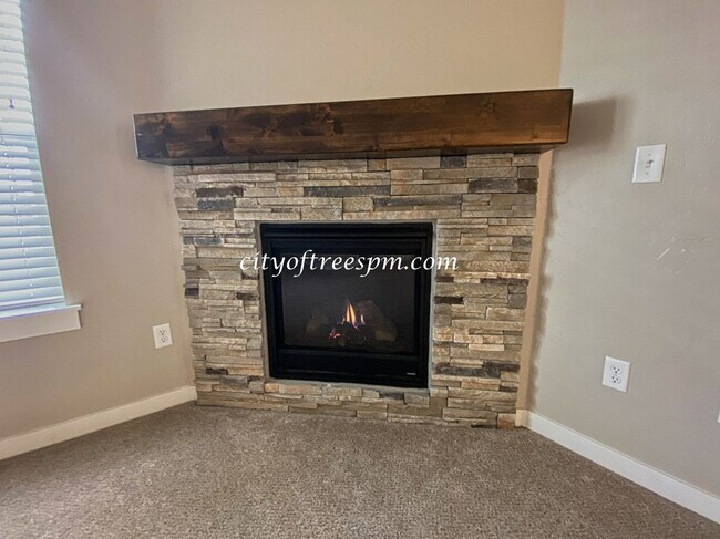 Building Photo - Beautiful Home in Quiet Neighborhood