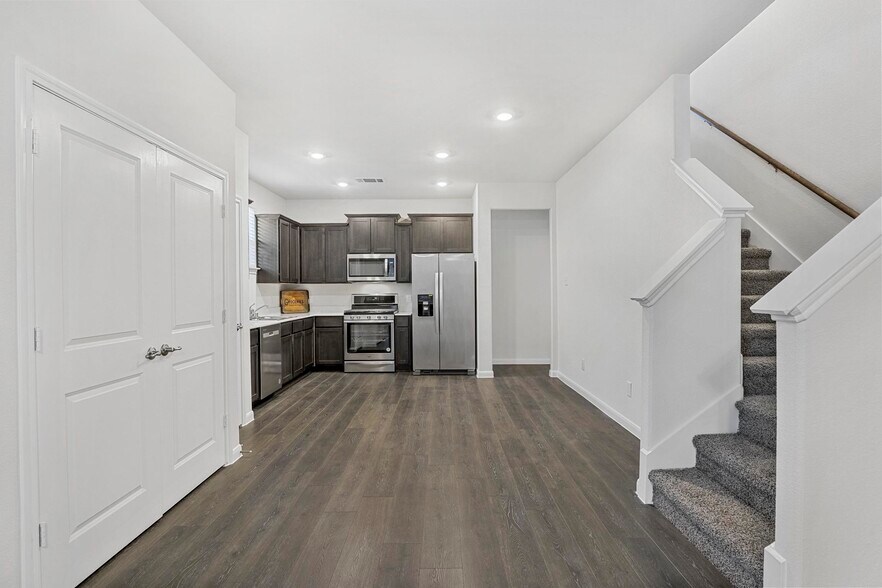 Building Photo - 3911 Nature Ct