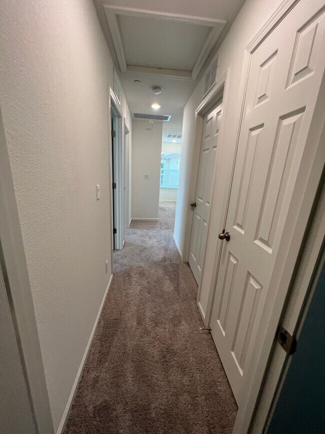 Building Photo - Beautiful 3 Bedroom Enclave at Folsom Ranch Home!
