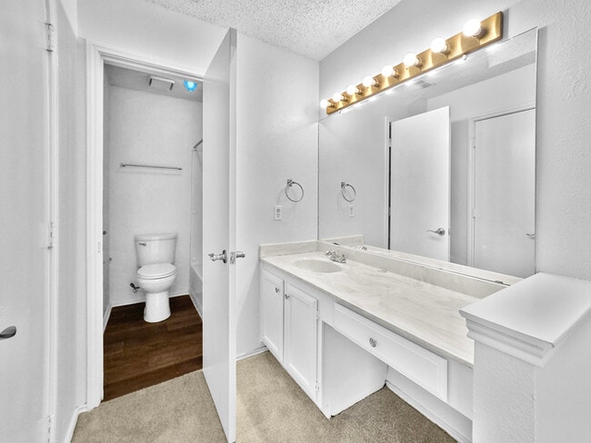 Building Photo - 3BR SFR w/ Garage & Fenced Yard in Fort Worth