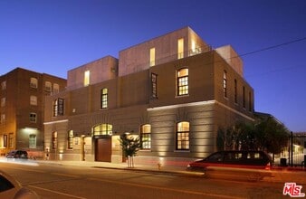 Building Photo - 940 E 2nd St