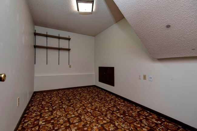 Building Photo - 3839 N Stewart Ave