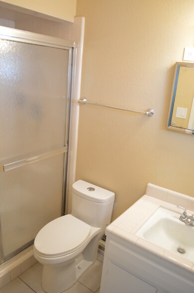 Building Photo - 1653 N Circle Dr