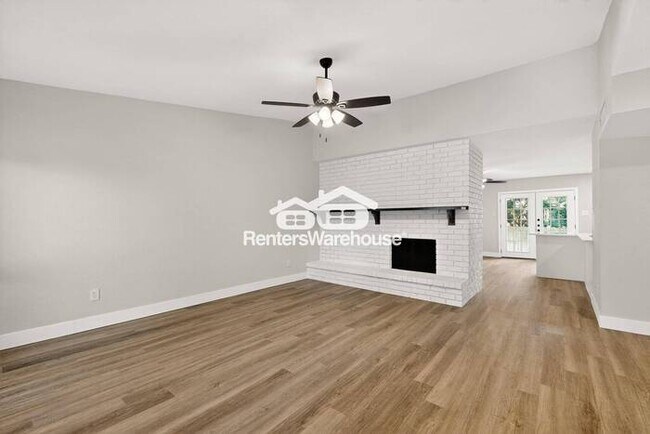 Building Photo - Completely Refreshed and ready for Move IN