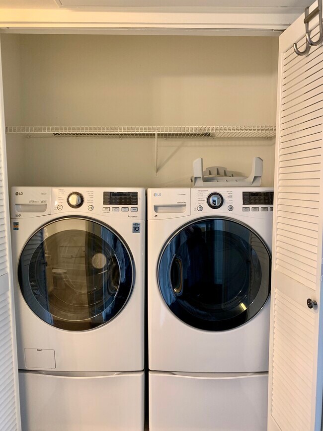 Building Photo - 4755 Templeton St