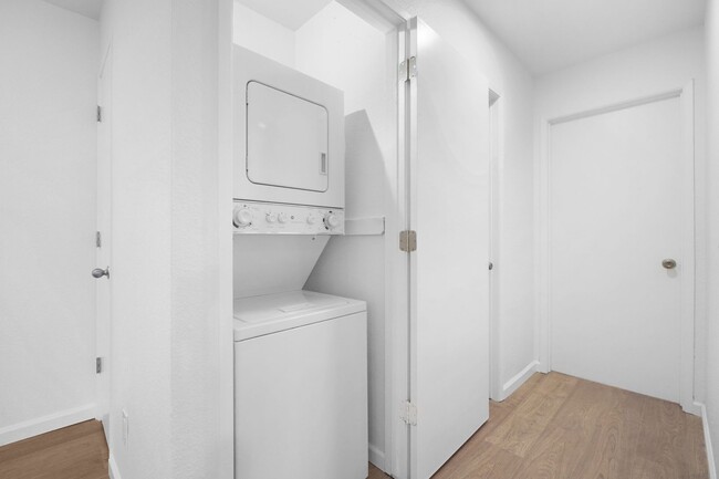 Building Photo - Cute 2 bedroom, 2 bath Condo for rent in R...