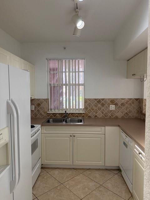 Building Photo - 6772 W Sample Rd