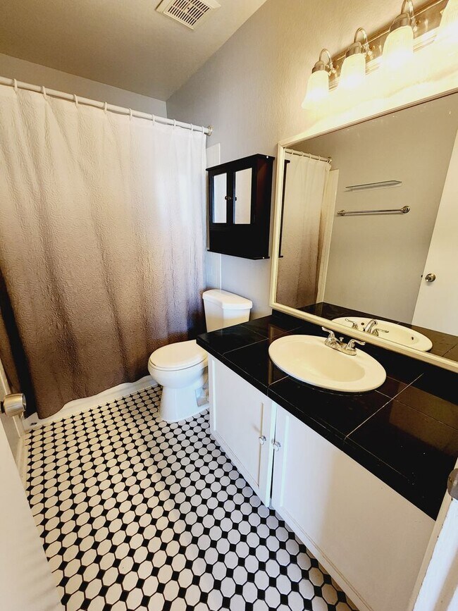Building Photo - 3 Bedroom Close to Intel, Kyrene Schools!