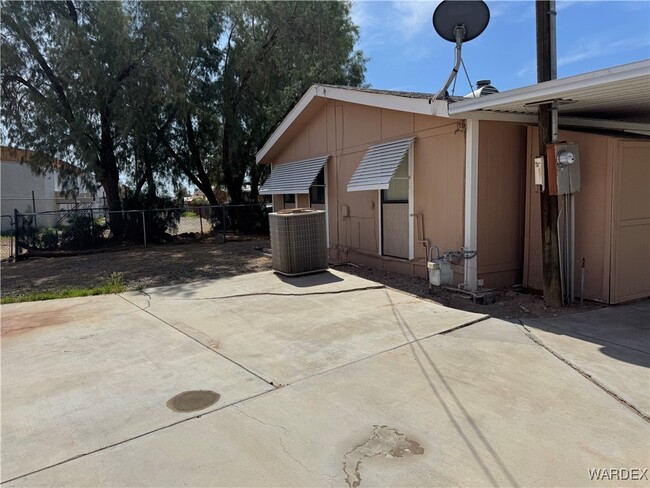 Building Photo - 615 Mead Ln