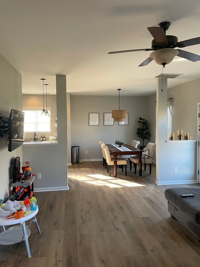 Building Photo - 311 Pebble Shore Dr