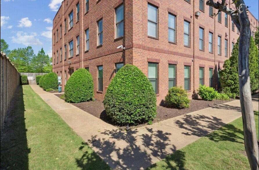 Building Photo - 731 Litty Ct