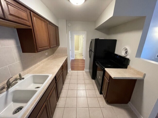 Building Photo - 517 S Milwaukee Ave